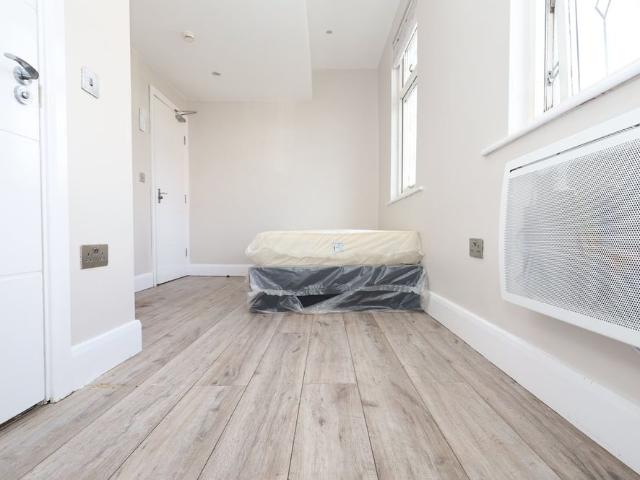 Apartment for rent in Mercator Estate, Greater London