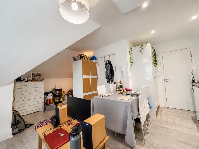 Apartment for rent in Totteridge, Cressex