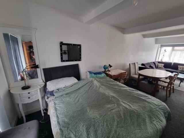 Studio for rent in Elm Park, Greater London