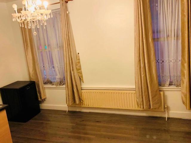 Apartment for rent in Manor Park, Greater London