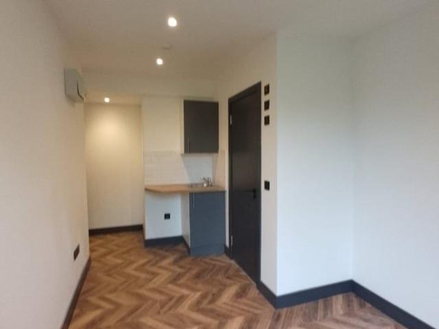 Apartment for rent in Furzedown, Greater London