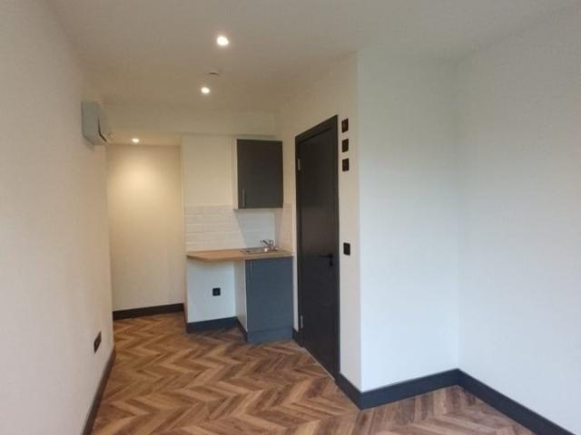 Apartment for rent in Furzedown, Greater London