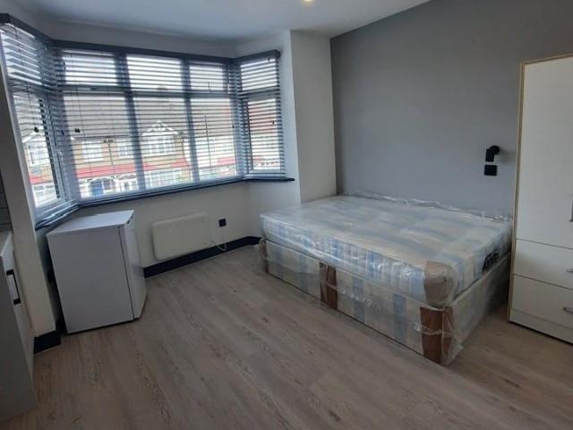 Apartment for rent in Mercator Estate, Greater London
