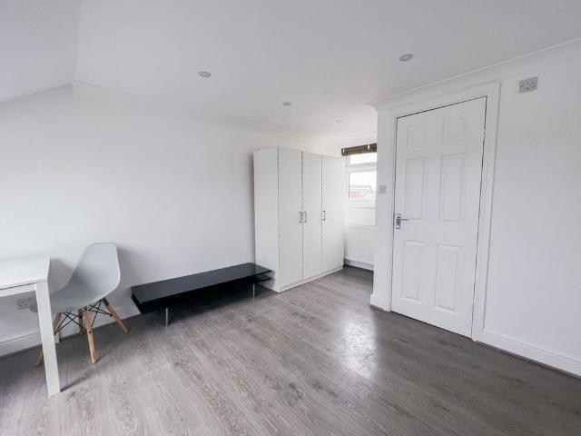 Apartment for rent in Gants Hill, Greater London