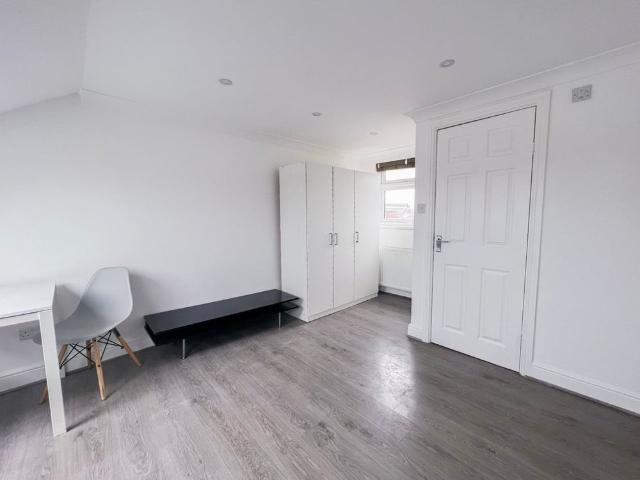 Apartment for rent in Gants Hill, Greater London