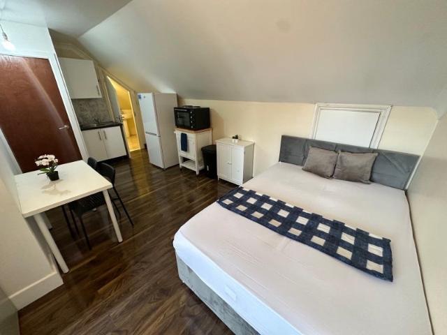 Studio for rent in Bowes, Greater London