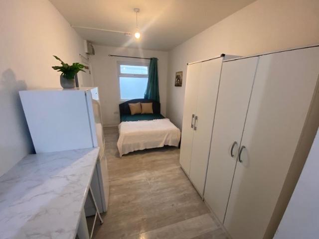 Studio for rent in Dudden Hill, Greater London