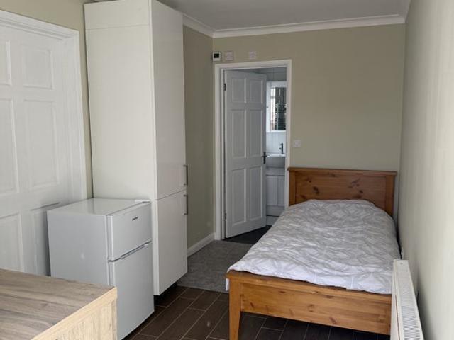 Studio for rent in Gants Hill, Greater London