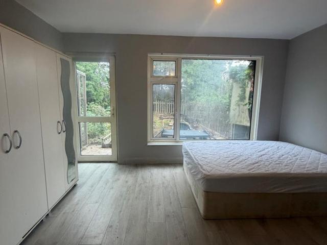 Studio for rent in London Borough of Ealing, Greater London