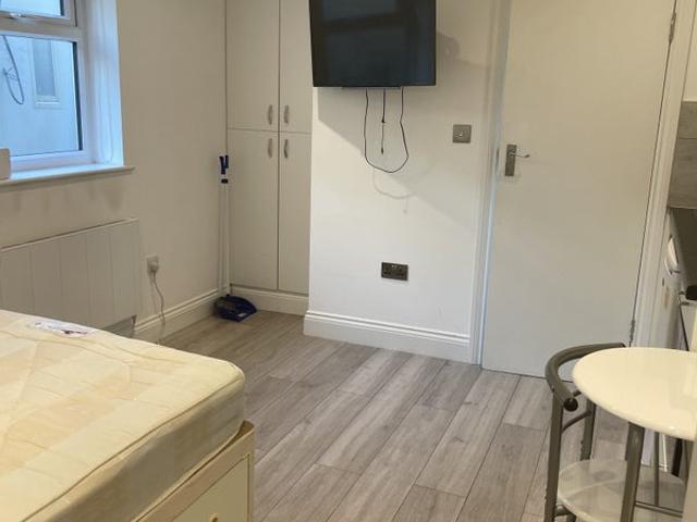 Studio for rent in Mill Hill, Greater London