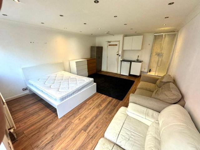 Studio for rent in Woodside Park, Greater London