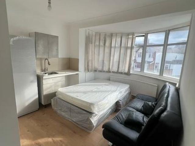 Studio for rent in London Borough of Ealing, Greater London