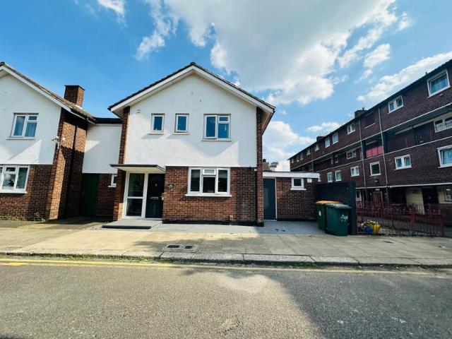 Studio for rent in Stratford Marsh, Greater London