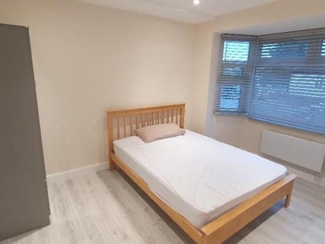 Studio for rent in London Borough of Ealing, Perivale