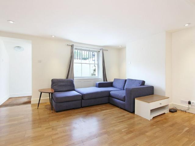 Apartment for rent in Poplar Grove, Greater London