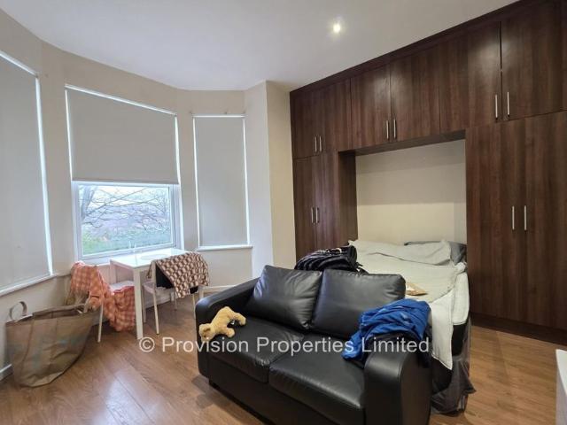 Apartment for rent in Hyde Park, Leeds