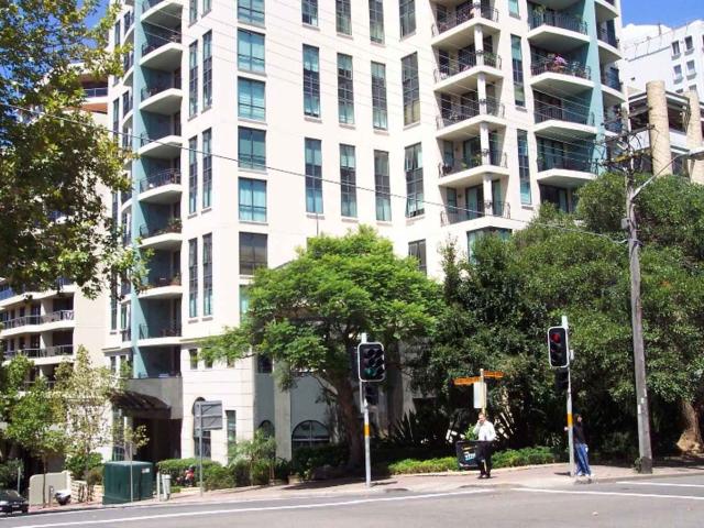 Granny Flat for rent in Lower North Shore, Sydney