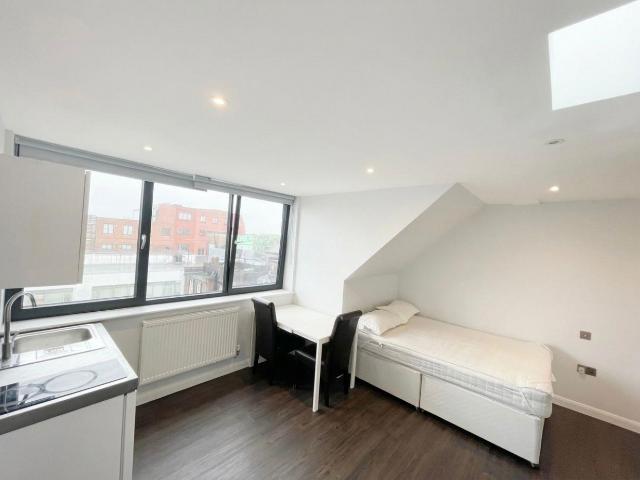Studio for rent in Cricklewood, Greater London