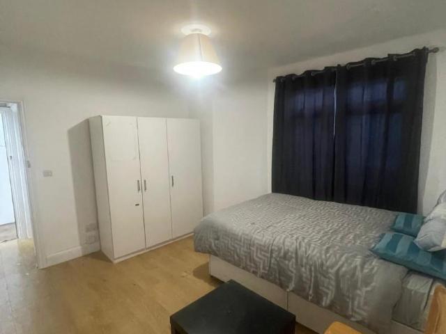 Apartment for rent in Dollis Hill, Greater London