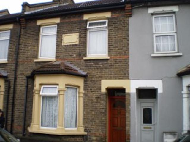 Studio for rent in Loxford, Greater London