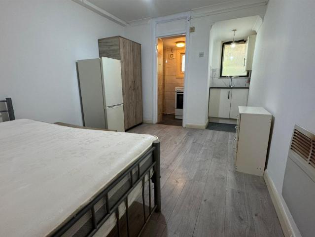 Studio for rent in Leyton, Greater London