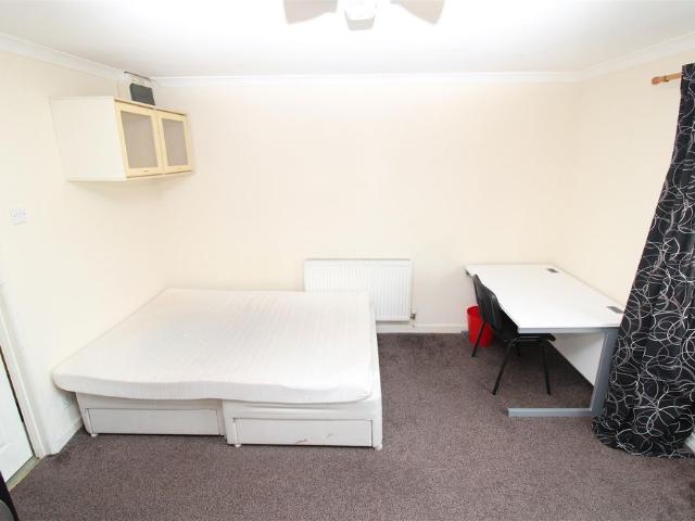 Studio for rent in Pontypridd, Wales
