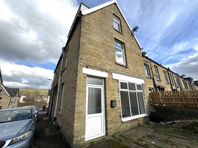 Studio for rent in Akroydon, Halifax