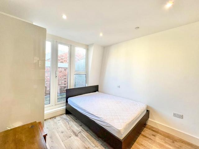 Studio for rent in Kilburn, Greater London