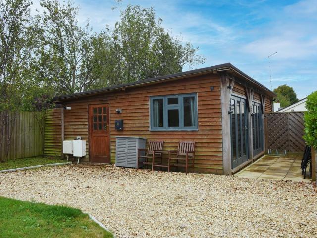 Studio for rent in Berrick Salome, Oxfordshire