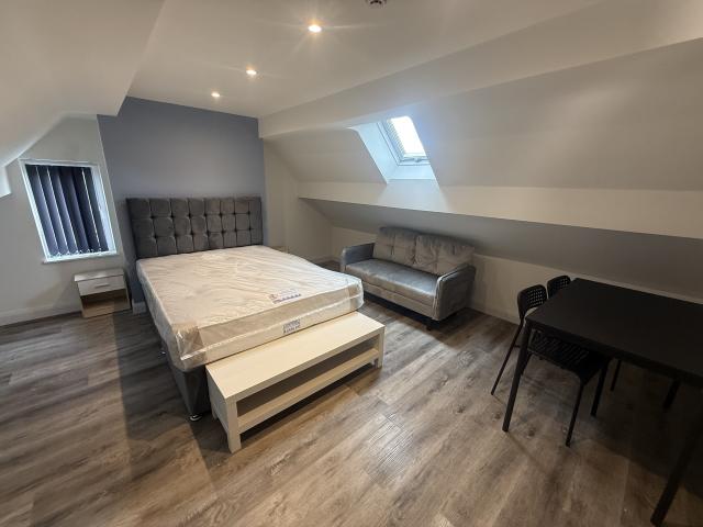 Studio for rent in Birkby, Huddersfield
