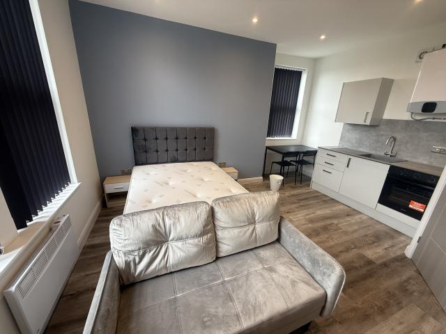 Studio for rent in Birkby, Huddersfield