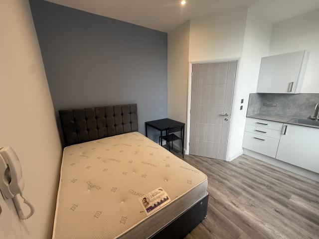 Studio for rent in Birkby, Huddersfield
