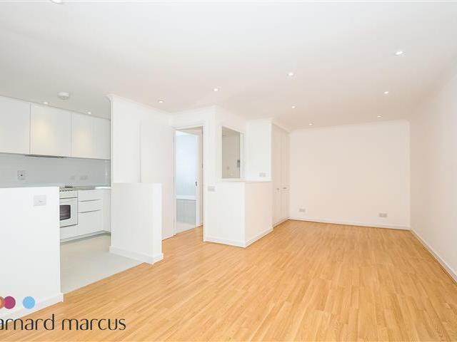 Studio for rent in Fulham, Walham Green