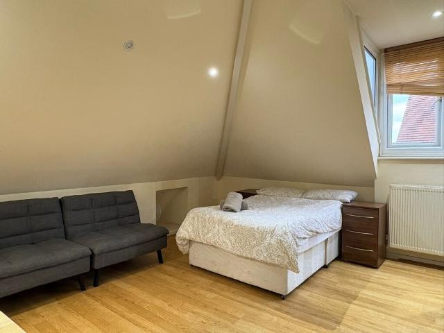 Studio for rent in Brondesbury, Isle Of Man