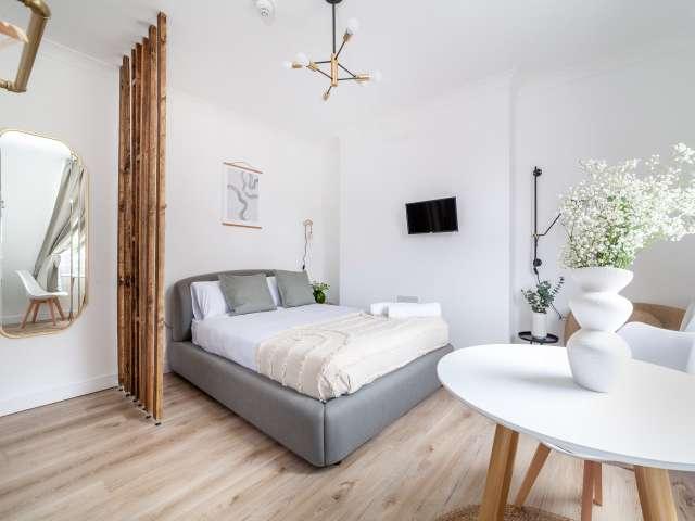 Studio for rent in Brownswood Park, Stoke Newington