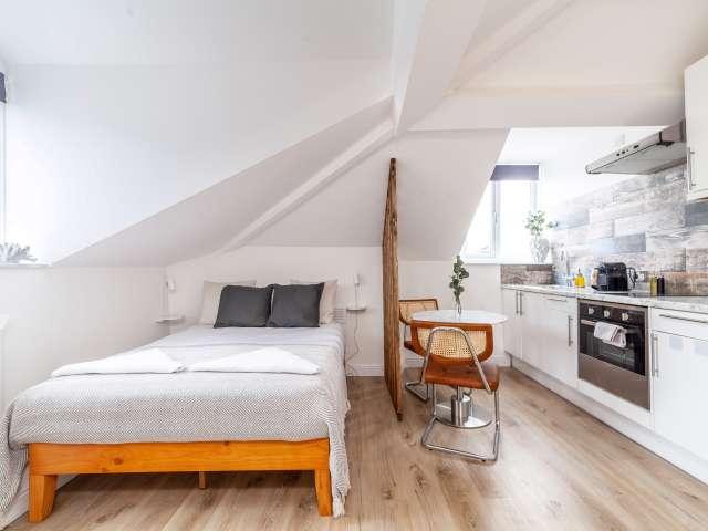 Studio for rent in Brownswood Park, Cat Hill