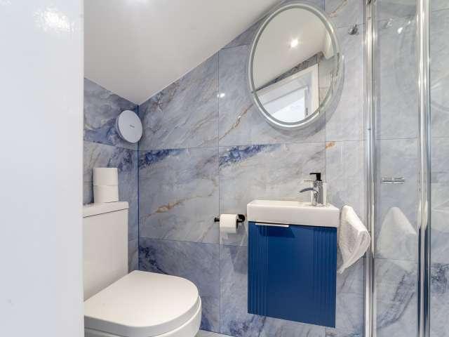 Studio for rent in Brownswood Park, Stoke Newington