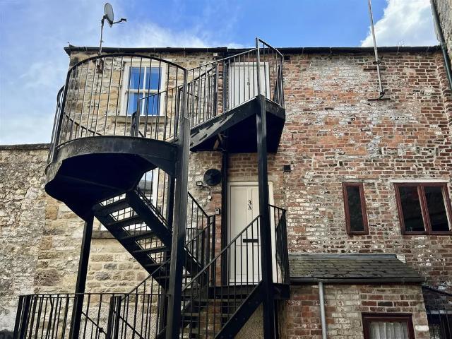 Studio for rent in Froggatt, East Midlands