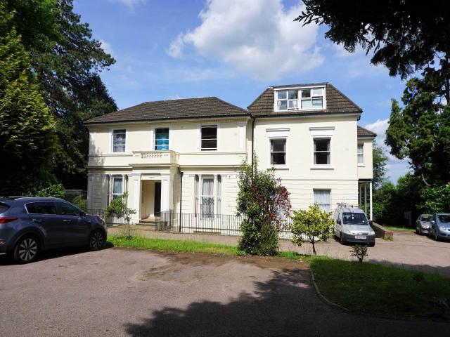 Studio for rent in Broadwater Down, Sandown Park