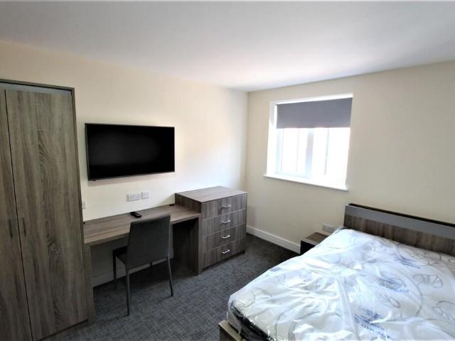 Studio for rent in Ball Hill, West Midlands