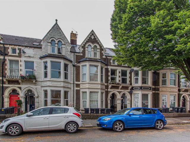 Studio for rent in Plasnewydd, Falcon Lodge