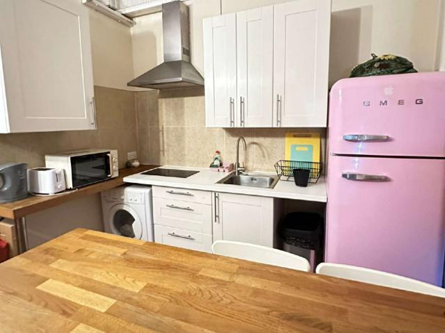 Studio for rent in Covent Garden, Victoria