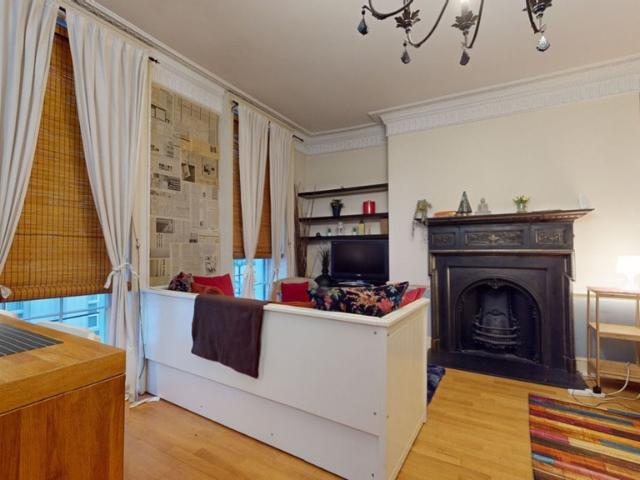 Studio for rent in Covent Garden, Victoria