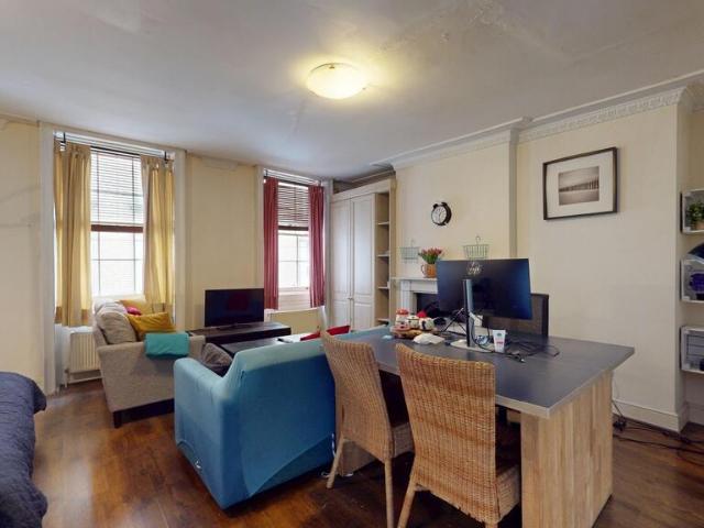 Studio for rent in Covent Garden, Victoria