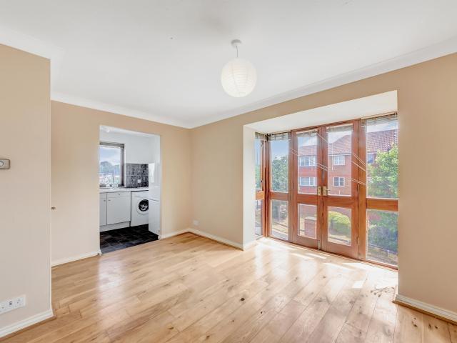 Studio for rent in Epsom, Surrey