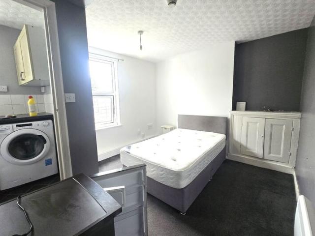 Studio for rent in Haddon, East Midlands