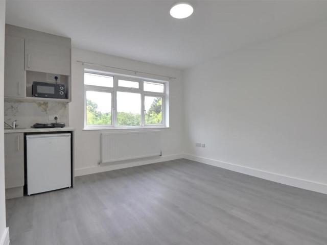 Studio for rent in London Borough of Ealing, Greater London