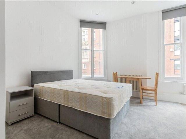 Studio for rent in Brompton, Greater London