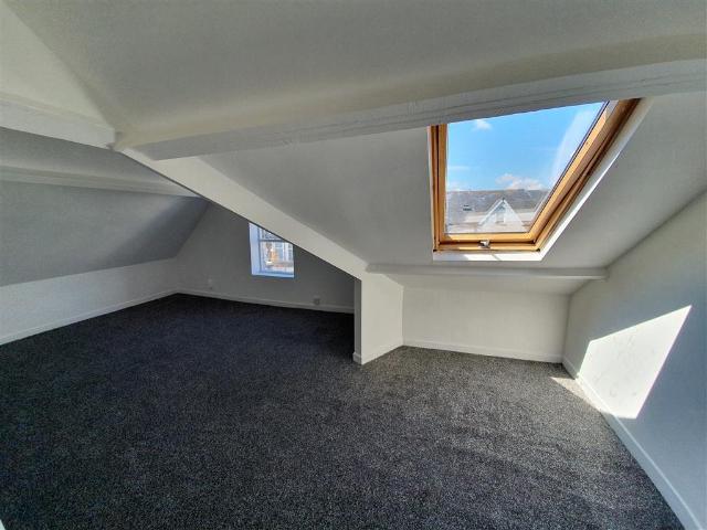 Studio for rent in Plasnewydd, Falcon Lodge