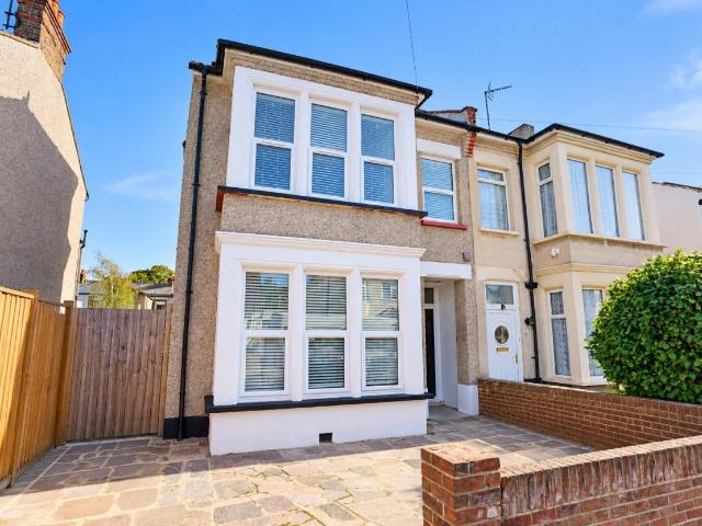 Studio for rent in Kursaal Estate, Southend-on-Sea